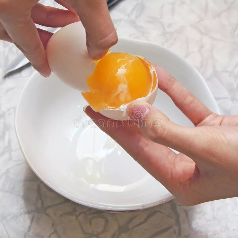 Cracking eggs