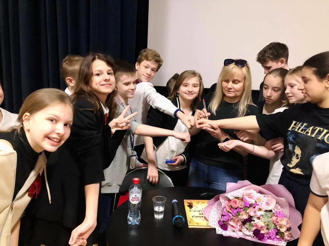 Школа:школа no 1558 им. Школа 1558 им росалии де кастро начальная школа. Школа:школа no 1558 им. Учителя школы 1558 росалии де кастро. Гимназия 1558 имени росалии де кастро.