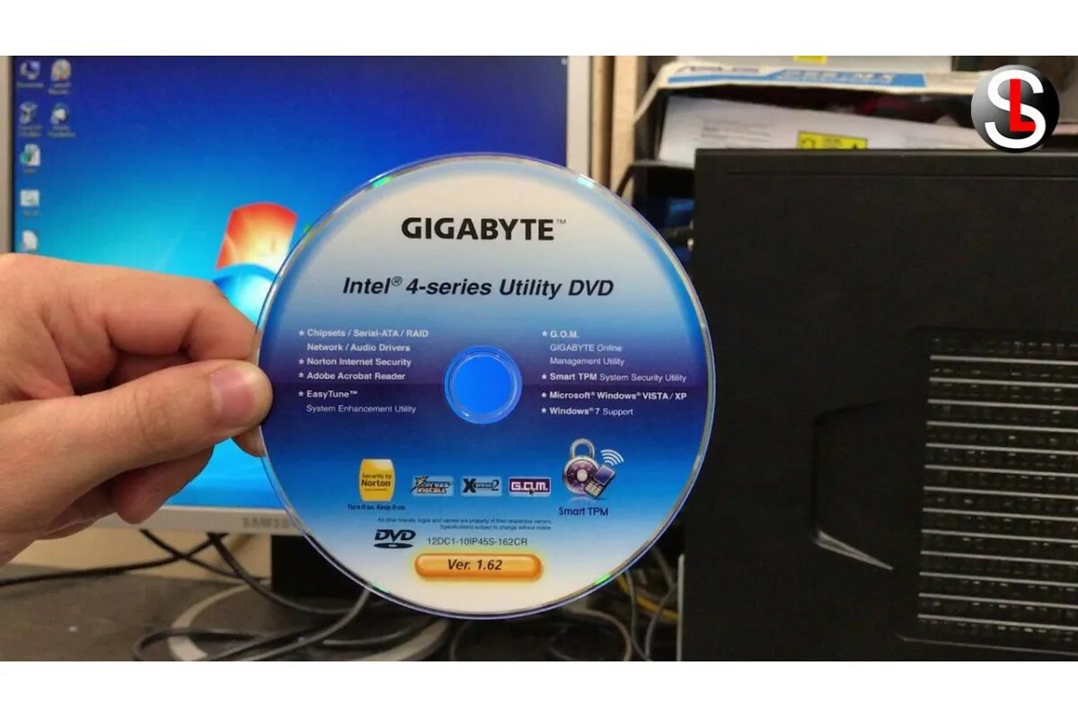 Установка драйверов. Как выглядит драйвер на компьютер. Gigabyte диск DVD. Как выглядят драйвера на ноутбук. Изготовитель драйверов