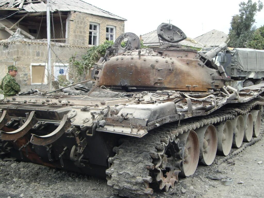 Где подбитая техника. Т-72 В Чечне. Подбитые танки т72 в Чечне.