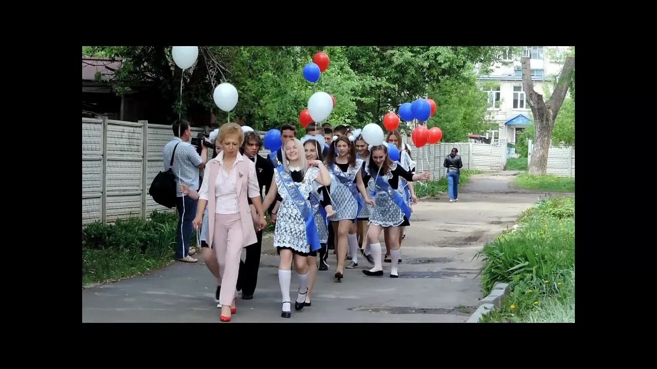 Школа 70 родители. Самые лучшие места в школе. Егэ для родителей. Школа 70 дзержинск. Флешмоб в школе выпускной.