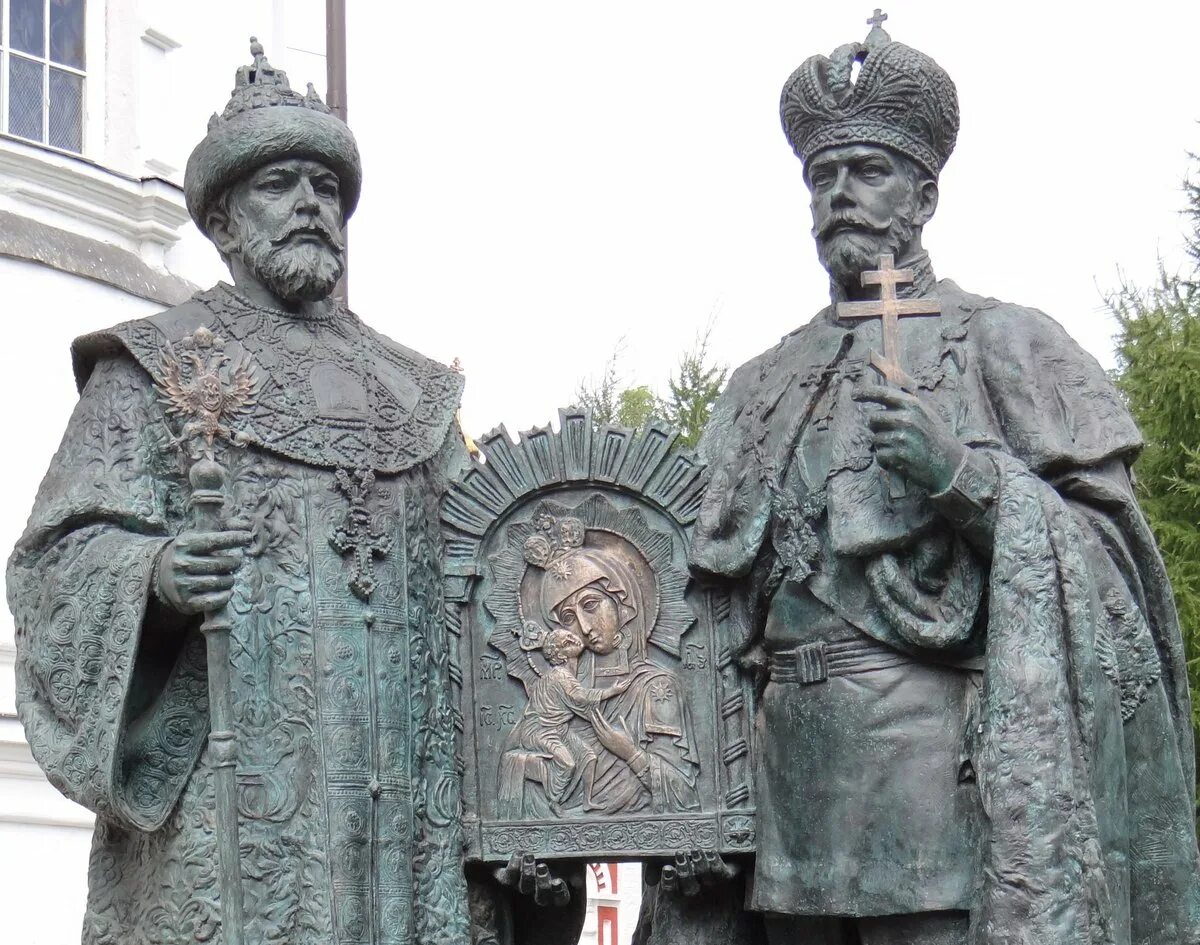 Памятник царскому. Памятник михаилу федоровичу романову. михаил романов памятник. новоспасский монастырь памятник николай 2. михаил 1 федорович романов памятник.