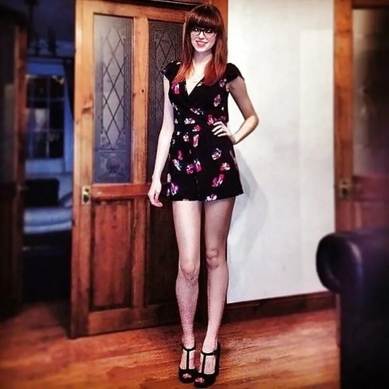 азиан элисон. фембой тиффани. худая сисси. девушка в коротком платье и чулках. худая сисси.