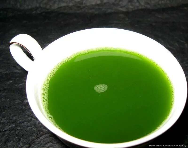 Вреден ли зеленый. Зеленый чай. Цвет зеленого чая. Чай ярко зеленого цвета. Цвет темно зеленого чая.