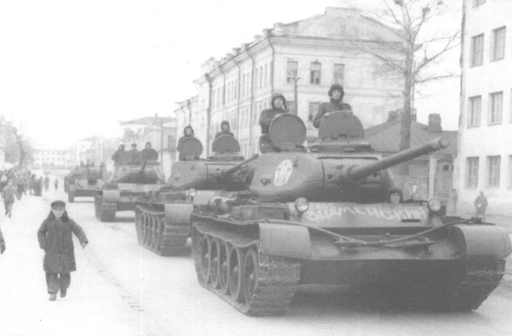 Танк т-44 ВОВ. Т44 танк. Т44 1945. Т-44 В Будапеште. 44 танковый