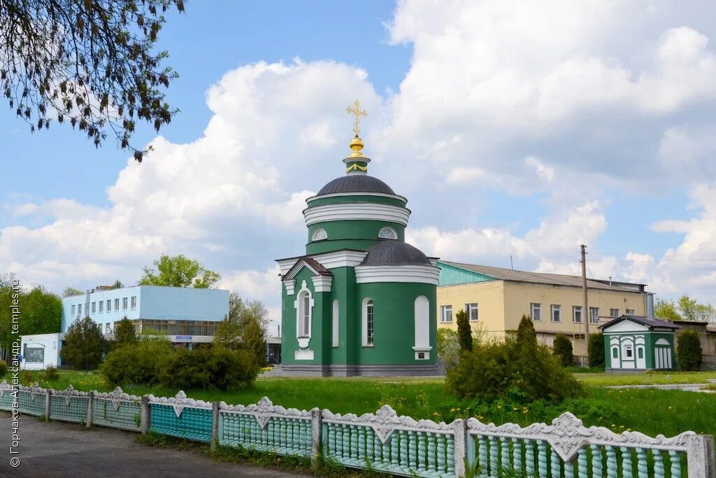 Город дмитровск орловский. Церковь в Дмитровске Орловской области. Церкви в Дмитровске Орловском. Храм Дмитрия Солунского Дмитровск ОРЛО. Церковь-часовня Троицы Живоначальной.