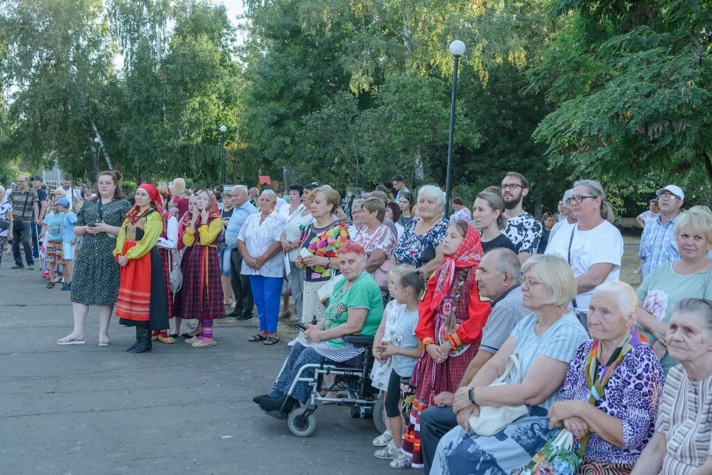 Праздник 25 августа. Мероприятия в сквере дружбы Краснодар. Открытие сквера семейный Пенза. 26 Праздник. Праздники в августе.