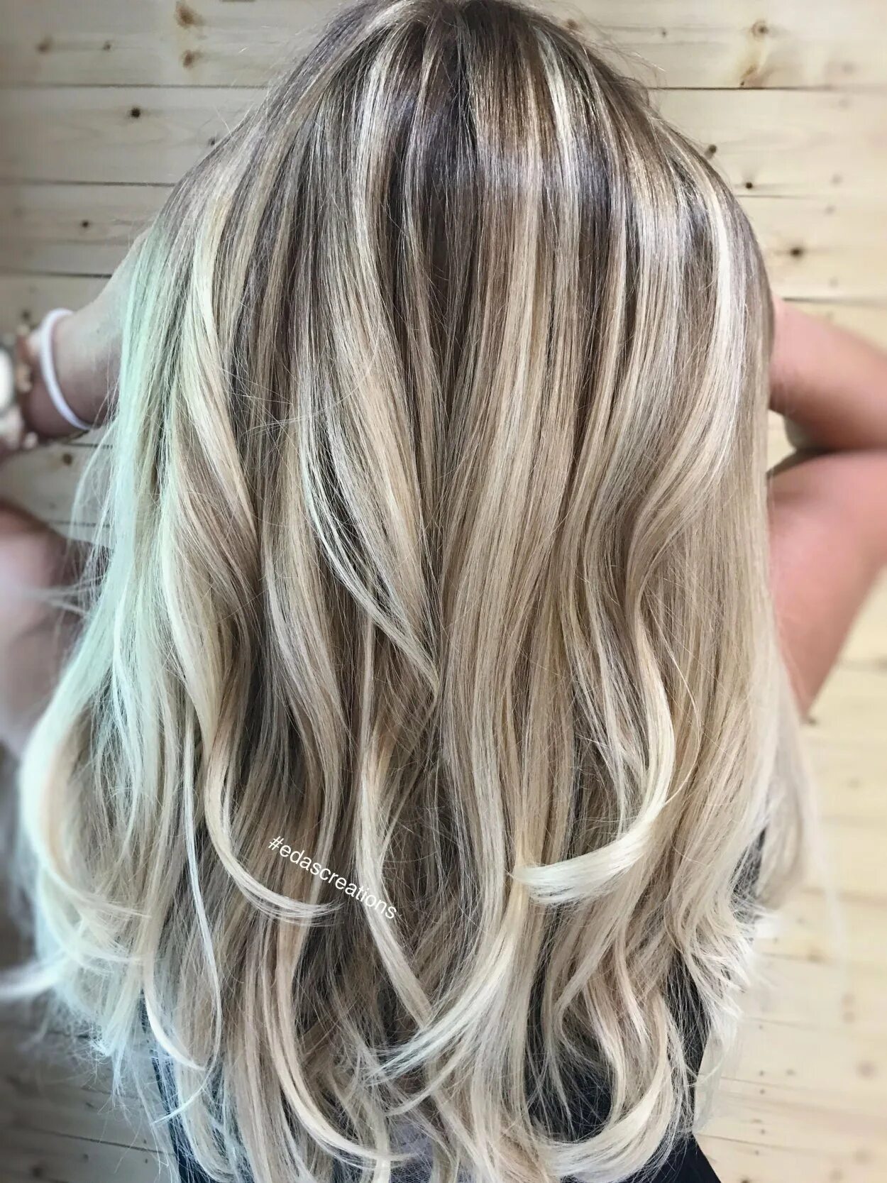 Мелирование на осветленные волосы. Прикорневое мелирование на темные волосы. Колорирование блонд. Фото холодного мелирования. Пепельное мелирование на светлые волосы.