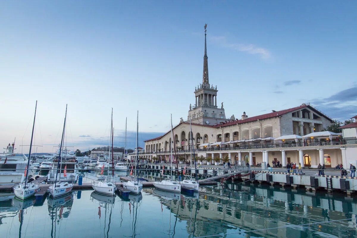 Море сочи морпорт. Порт вокзал сочи. Достопримечательности сочи морпорт. Сочи морпорт вокзал. Морпорт сочи.