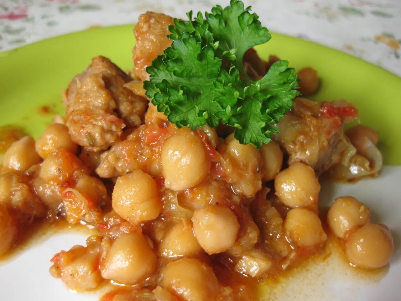 Жаркое с нутом. Нут со свининой. Нут с говядиной. Горох с мясом. Рагу с нутом и овощами.