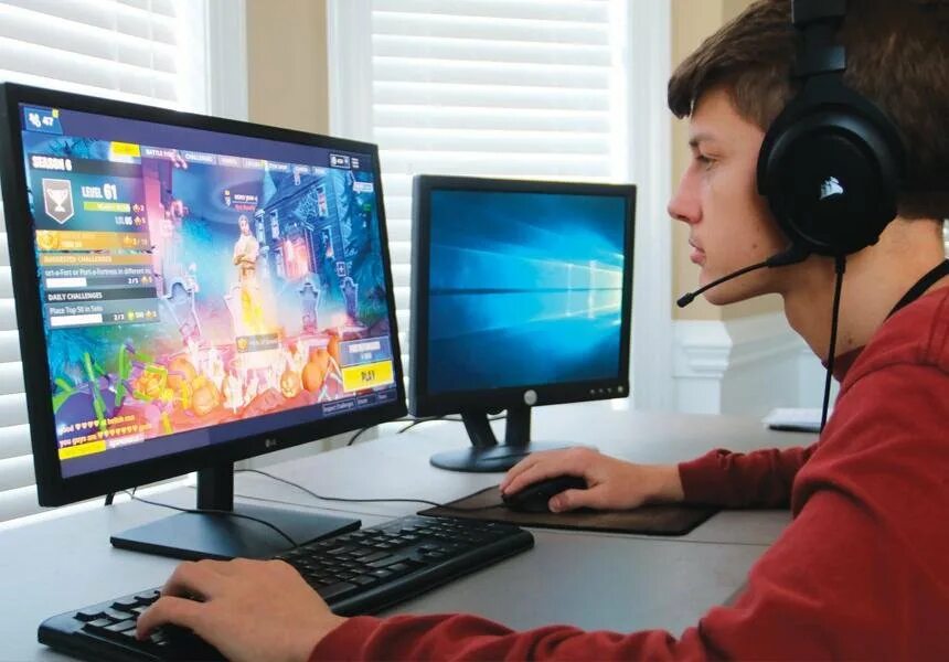 Разработчик игр на английском. Программист разработчик игр. Разработчик компьютерных игр. Гейм дизайнер. Разработчик игр.