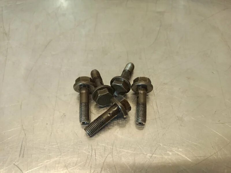 болт крепления коромысла cummins. 6 8. 8. болт с фланцем m8 x 55 x 1. болт крепления коромысла камминз 2.