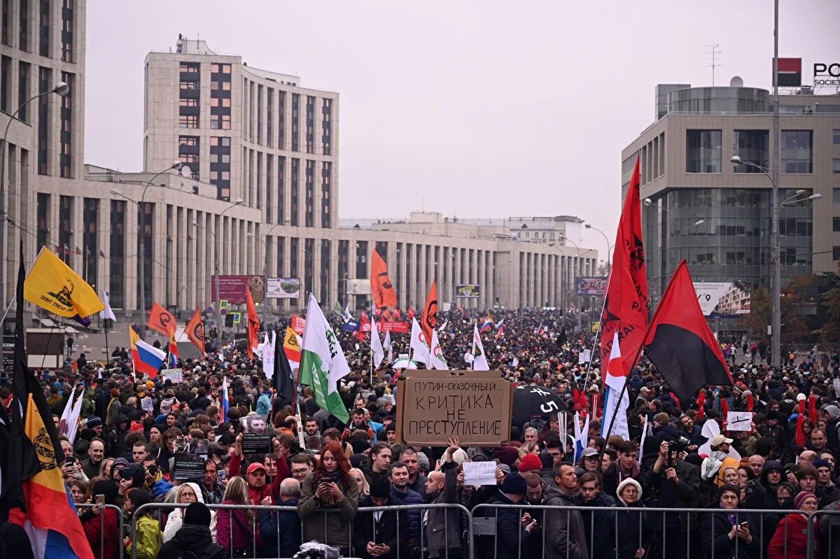 Митинг в москве сегодня против. Оппозиционный митинг. Митинги в России. Митинги и демонстрации. Митинги оппозиции в России.