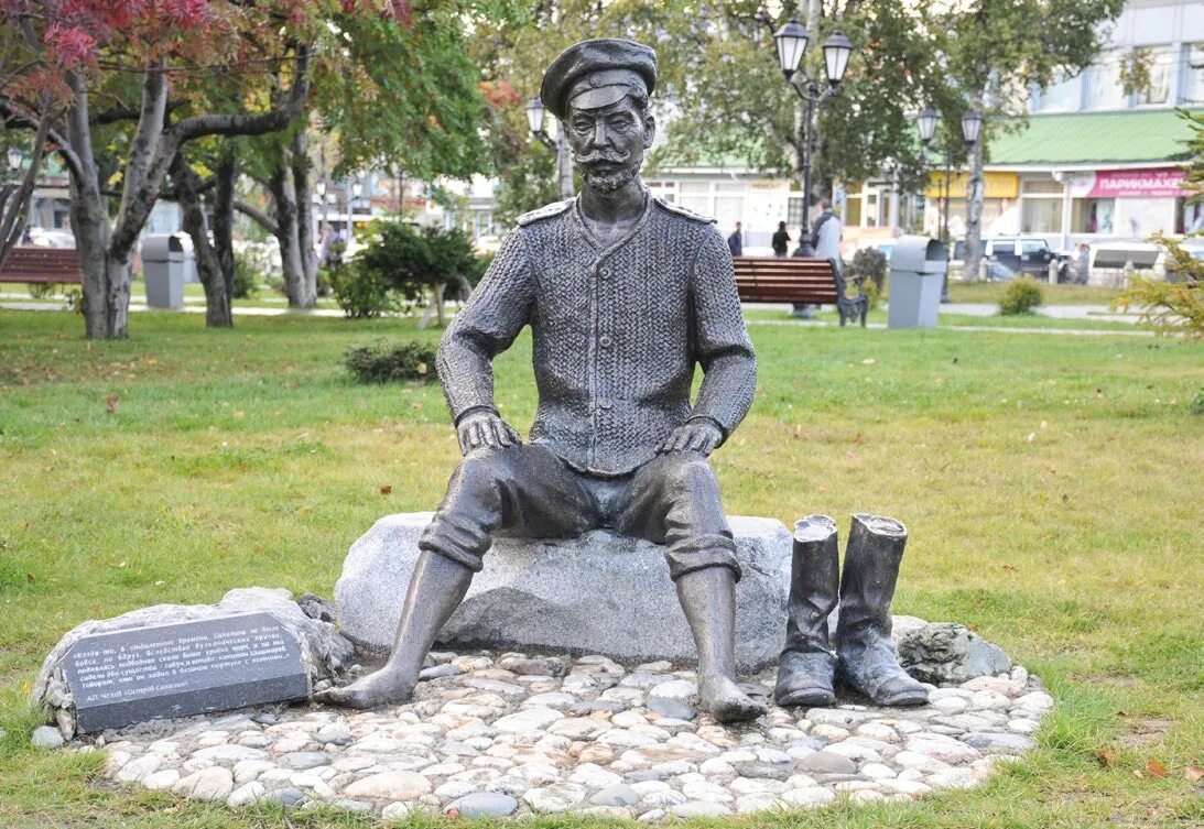 Памятники писателям в москве. Литературные памятники писателей. Литературные памятники писателей. Литературные памятники писателей. Бунин памятник в воронеже.