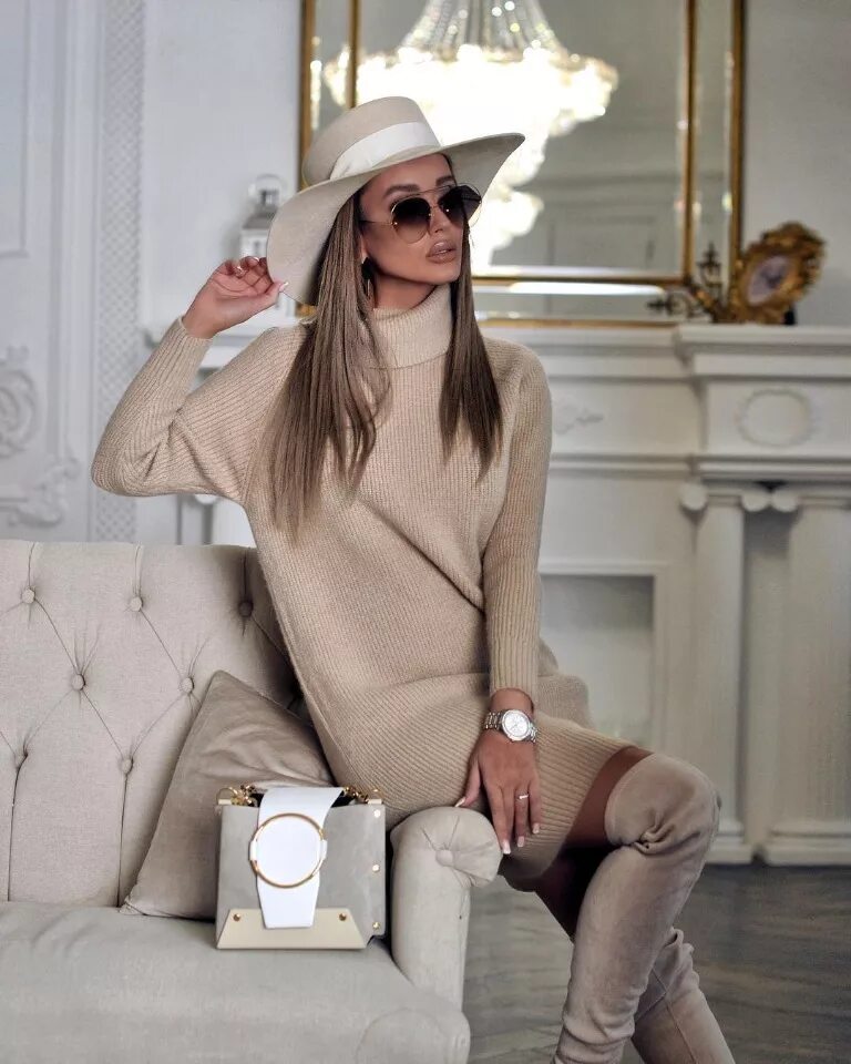 Стильные теплые платья. Трикотажное платье street style. Трикотажное платье 2023 2024. Модные вязаные костюмы для женщин тренды. Трикотажное платье 2023.