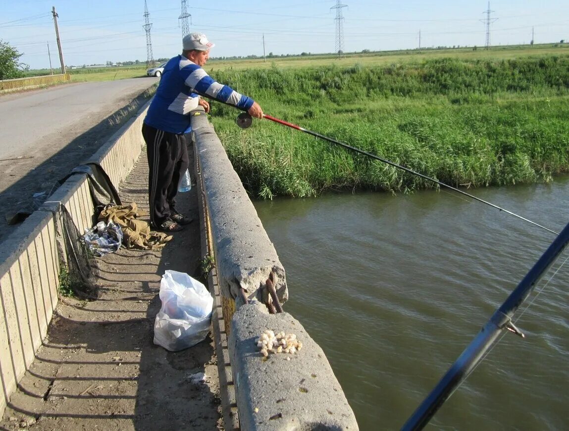 Ловить рыбу с моста