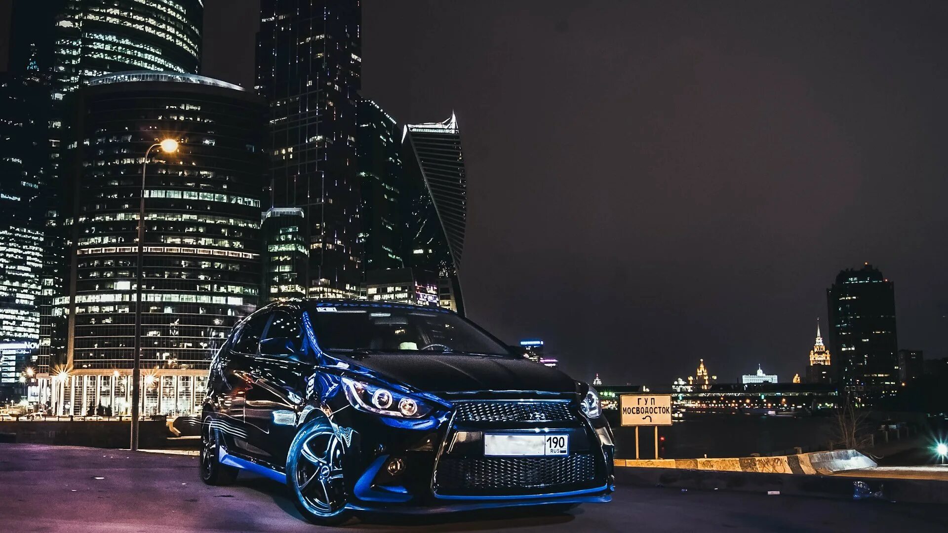 Черная машина в москве. Hyundai Solaris 2020. Hyundai Solaris Cyberpunk. Солярис 2020 стенс. Хендай Солярис Москва Сити.