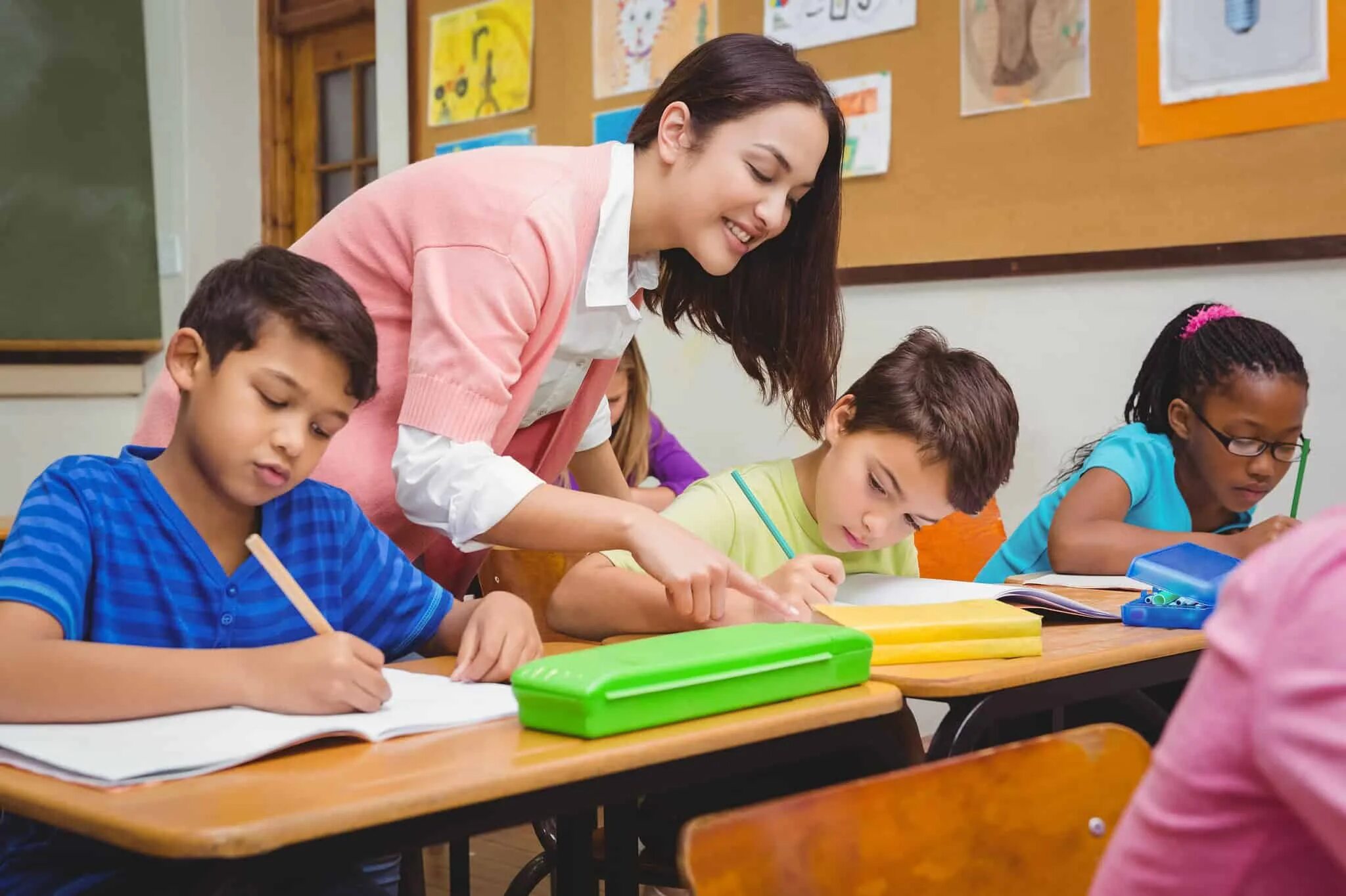 Primary students. Дети в школе. Study English школа. Начальная школа.. Класс с детьми в школе.