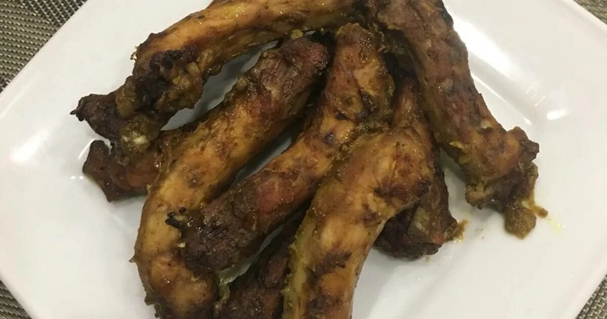 Можно ли собакам куриные шейки. Куриные шейки обглоданная. Можно ли собакам куриные шейки. Куриные шейки к пиву в соевом соусе. Можно ли собакам куриные шейки.