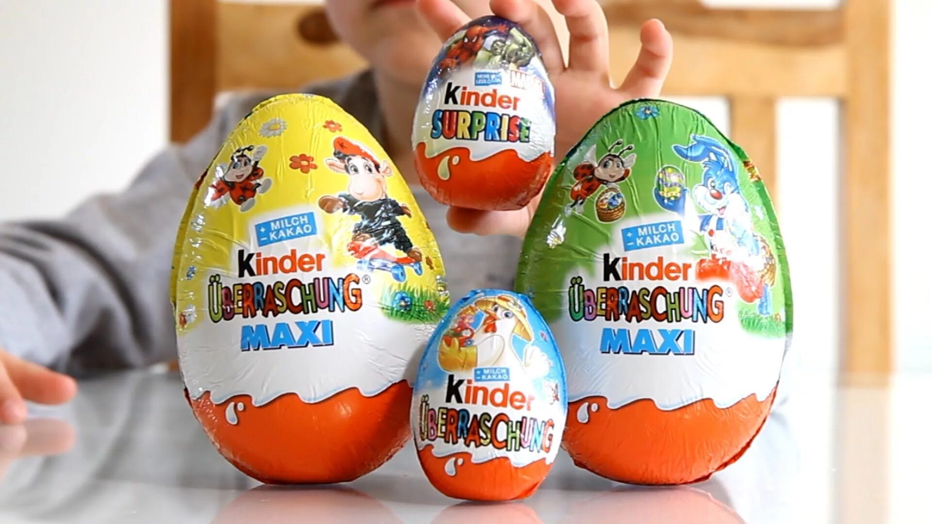 Киндер сюрприз. Киндеры сюрпризы. Kinder сюрприз. Шоколадное яйцо Киндер сюрприз.