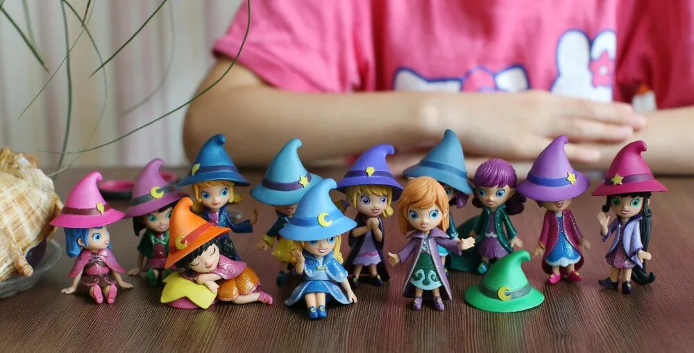 Маджики обзор. Маджики DEAGOSTINI волшебницы. Маджики ведьмочки. Маджики игрушки волшебницы коллекция. Шляпы меняющие цвет куклы.