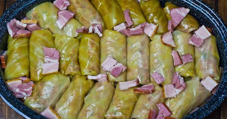 Постные голубцы. Голубцы на тарелке. Приготовление вкусных голубцов. Голубцы с мясом. Голубцы в капустных листьях.