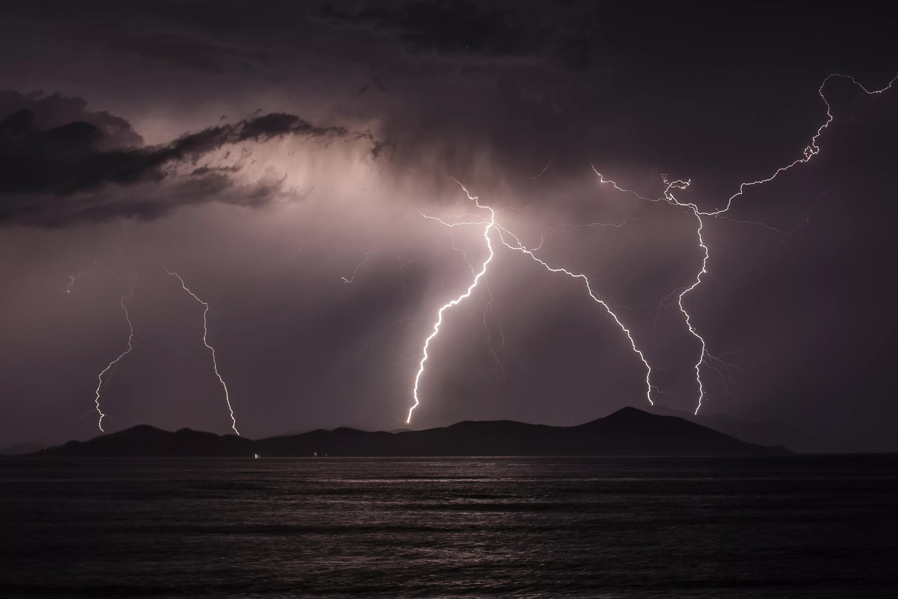 Thunder. Звук молнии. thunder night. lightning strike. thunder picture.