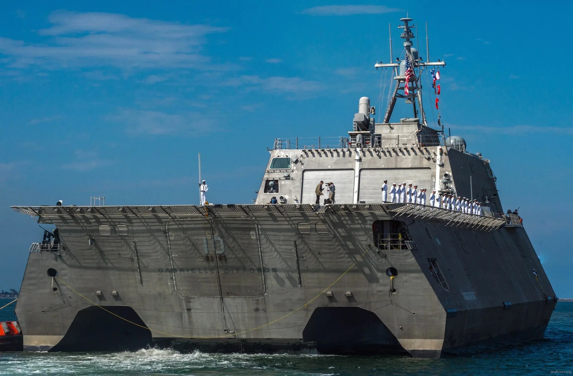 Судно независимость. Военный корабль Littoral Combat ship (LCS) ВМС США. Корабль Габриэль Гиффордс. Корабль ВМС США Габриэль Гиффордс. Корабль ВМС США USS LCS-2.