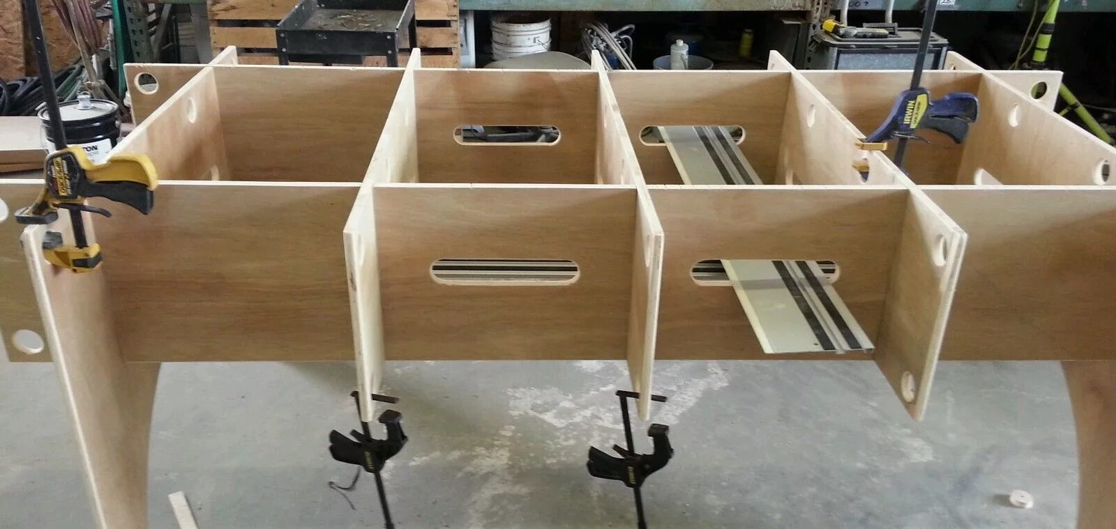 Workbench for Workshop верстак. Стол для мастерской. Стол из фанеры для мастерской. Стол для сборки мебели.