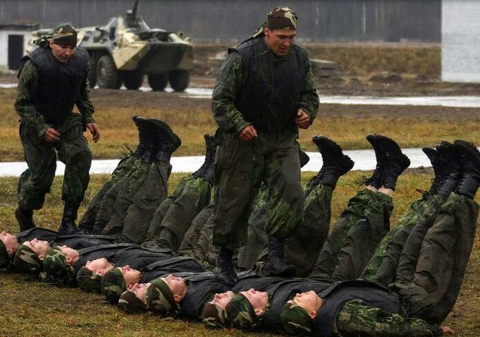 Обвиняемый в армии. Тренировка спецназа. Военная подготовка спецназ. Спецназ служба в армии. Спецназ на занятиях.