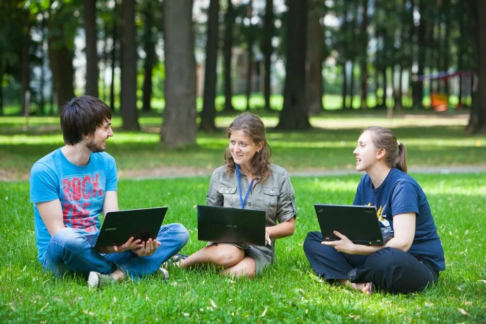 Summer school university. Учеба летом. Летняя школа. Летняя школа (проект). Летняя аудитория на природе.