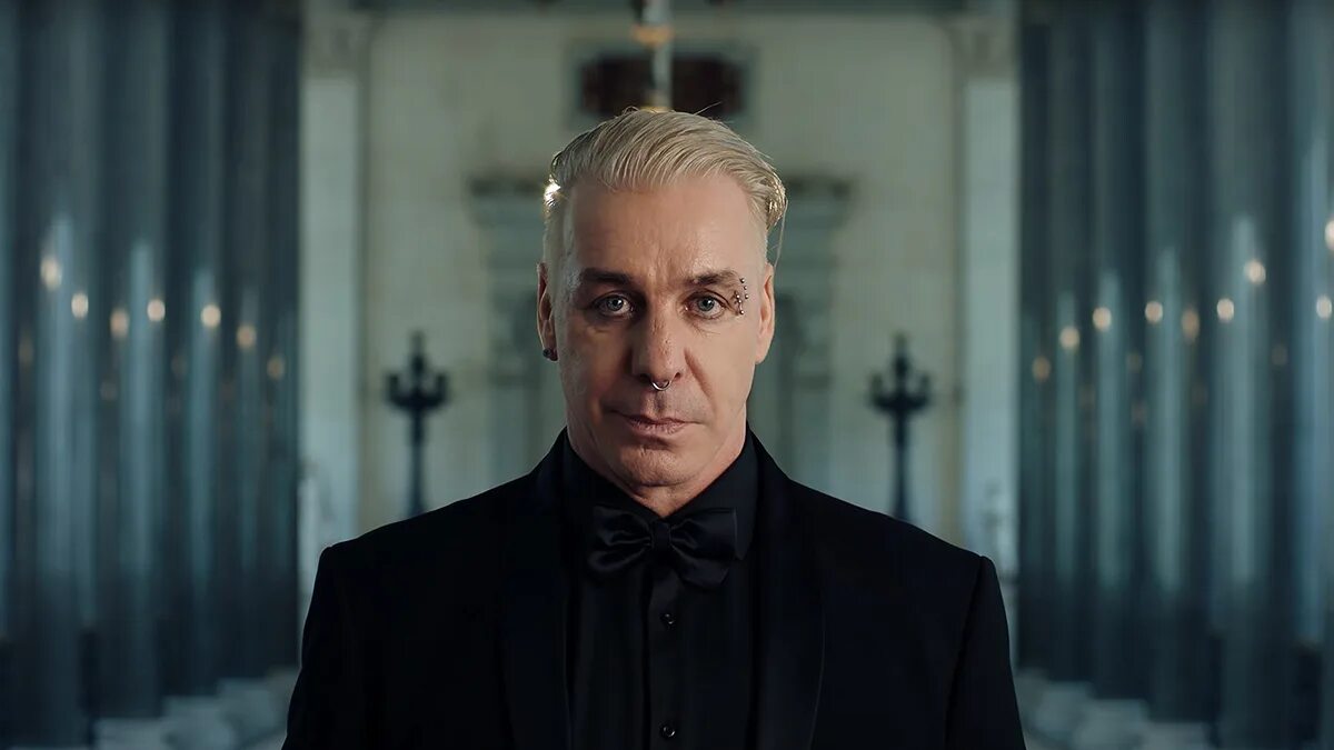 Lindemann hasse kinder. Till Lindemann. Rammstein Тилль. Rammstein солист. Вокалист рамштайн.