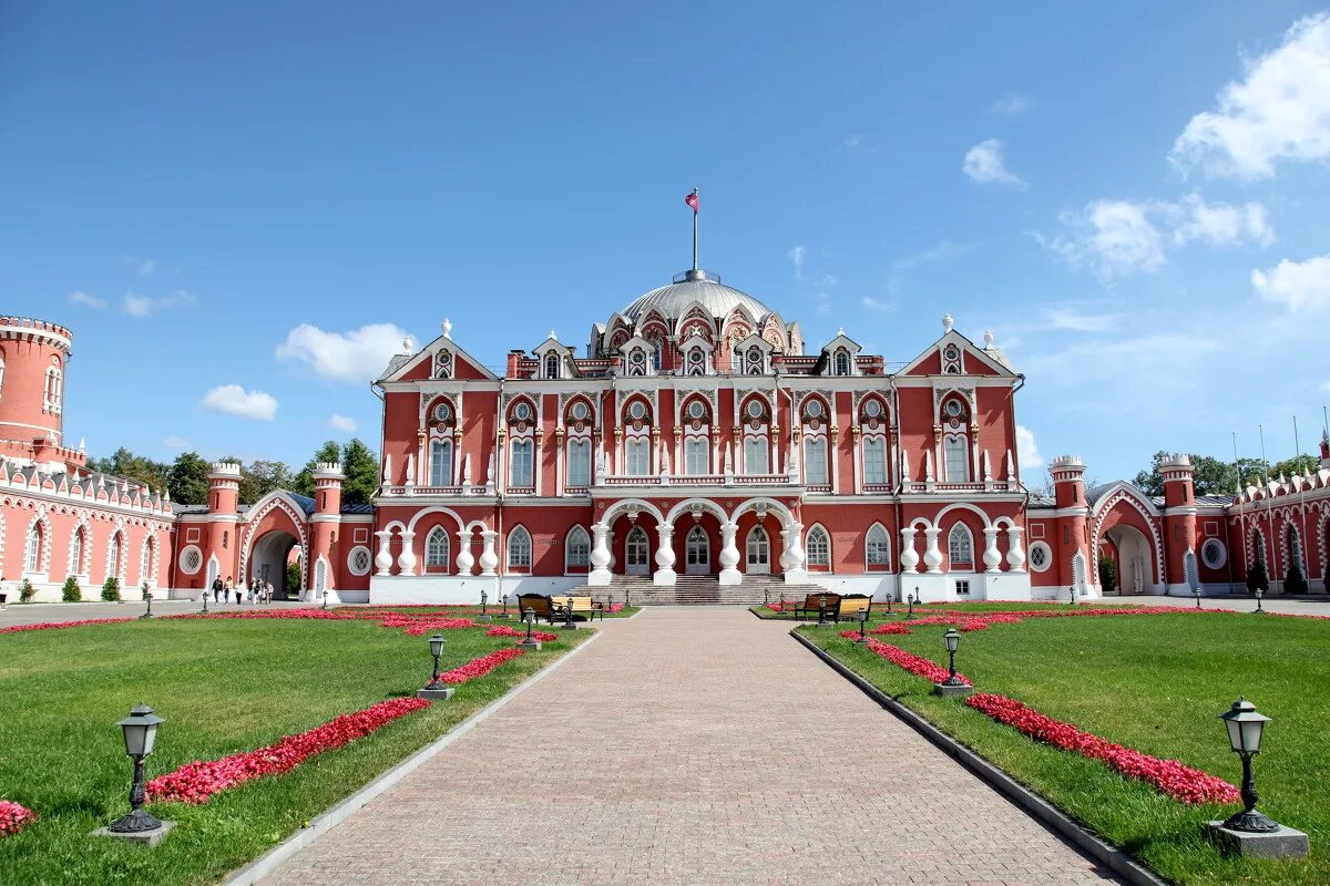 Петровский путевой дворец парк. Петровский подъездной дворец в Москве. Петровский путевой дворец в Москве (1776–1780).. Петровский путевой дворец в Москве Казаков. Путевой дворец петра