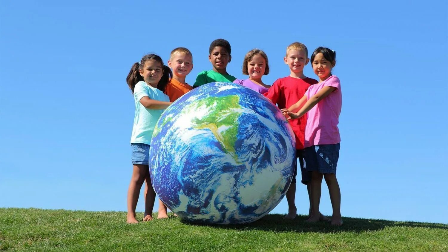 Картинка всемирный. Планеты для детей. Земной шар для детей. Жители планеты земля. Планета людей.