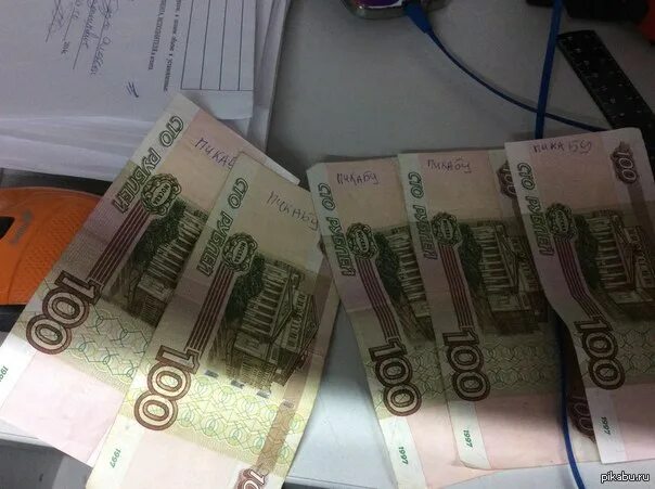 Деньги 700 рублей. 700 Рублей купюра. Семьсот тысяч рублей. Семьсот рублей в руках.