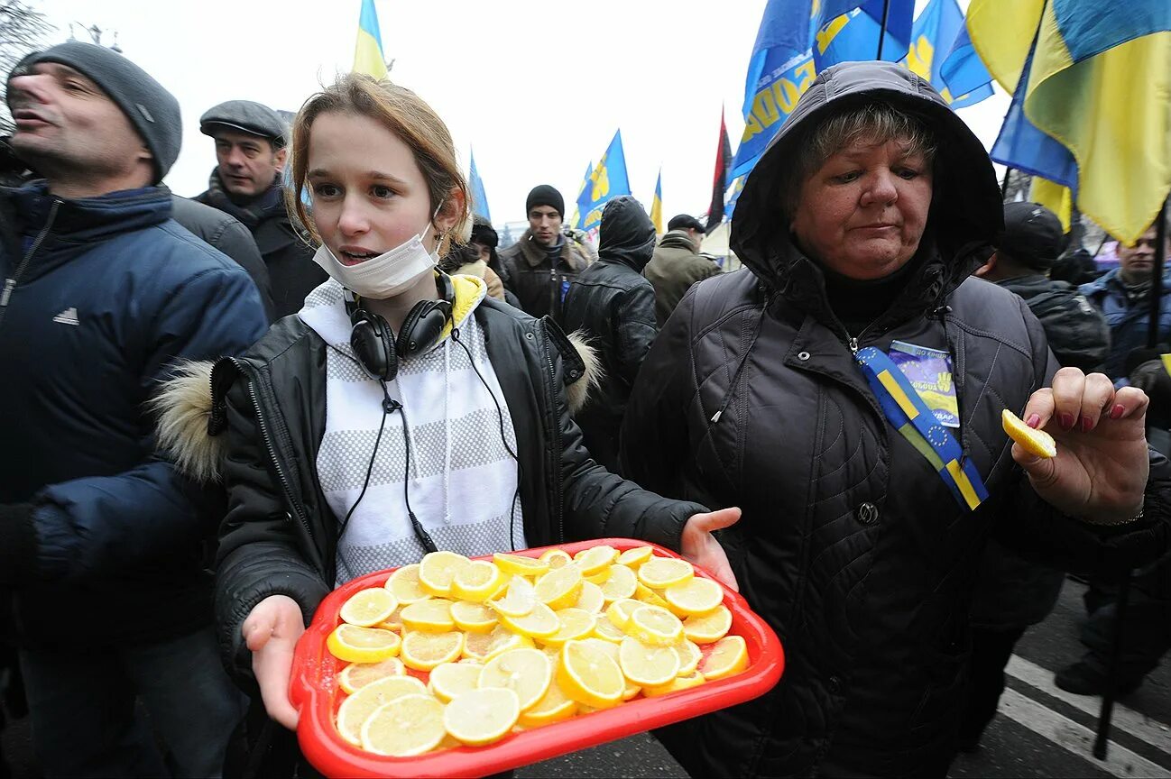 Булочки на Майдане. Печеньки на Майдане. Пирожки на Майдане. Покажи ей майдан