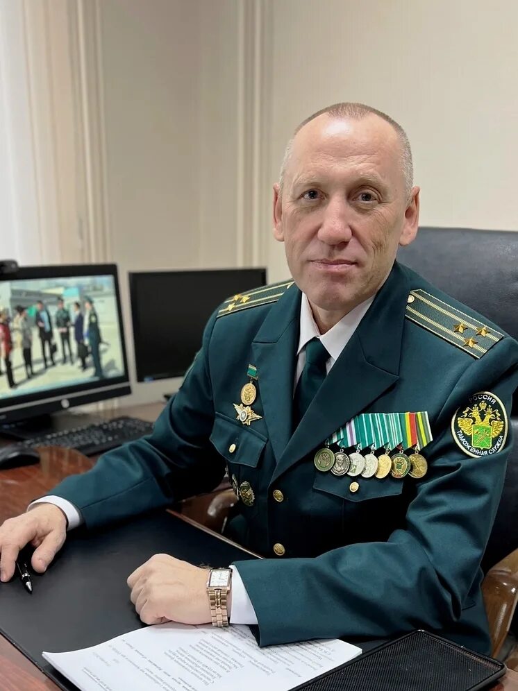 Уральская таможня фото. Октябрьский таможенный пост. Таможенный инспектор. Уральское таможенное управление екатеринбург. Электронная таможня.