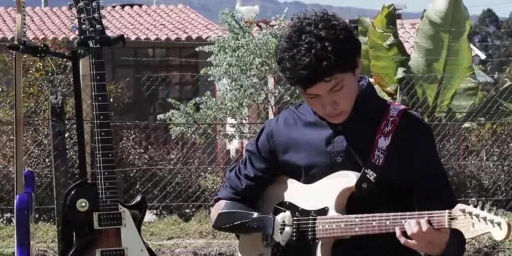 Гитары radiohead. Ronny jordan - nite space. Классический гитарист. I to play guitar very well. Playing the guitar.
