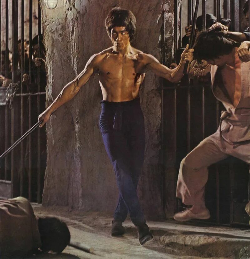 Брюс ли 1973. Bruce Lee enter the Dragon 1973. Bruce Lee enter the Dragon. Брюс ли выход дракона. Ютуб брюс