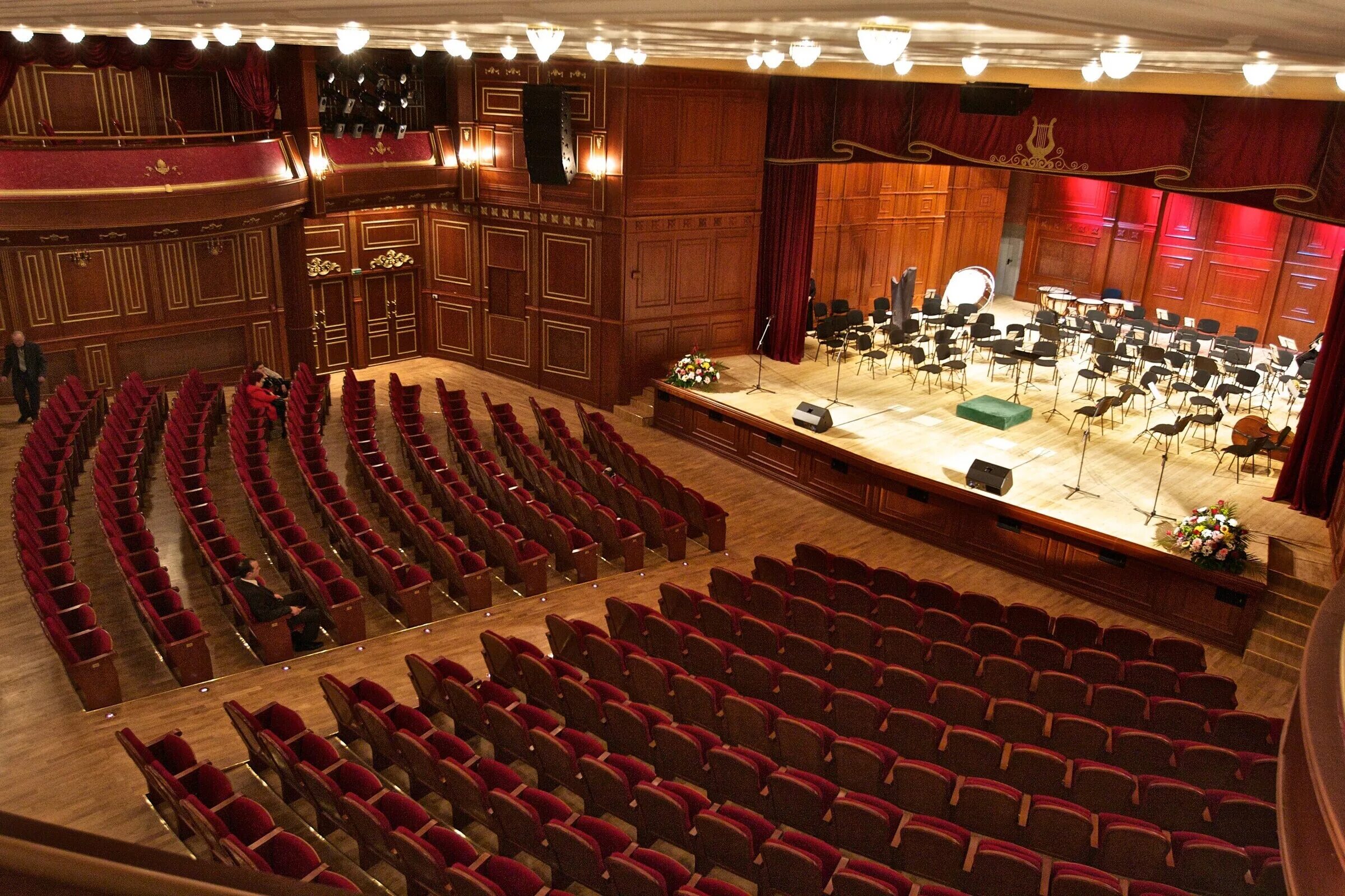 филармония белгород органный. белгород белгородская филармония. балкон большой зал белгородской филармонии. органный зал в филармонии белгорода внутри. белгородская государственная филармония.