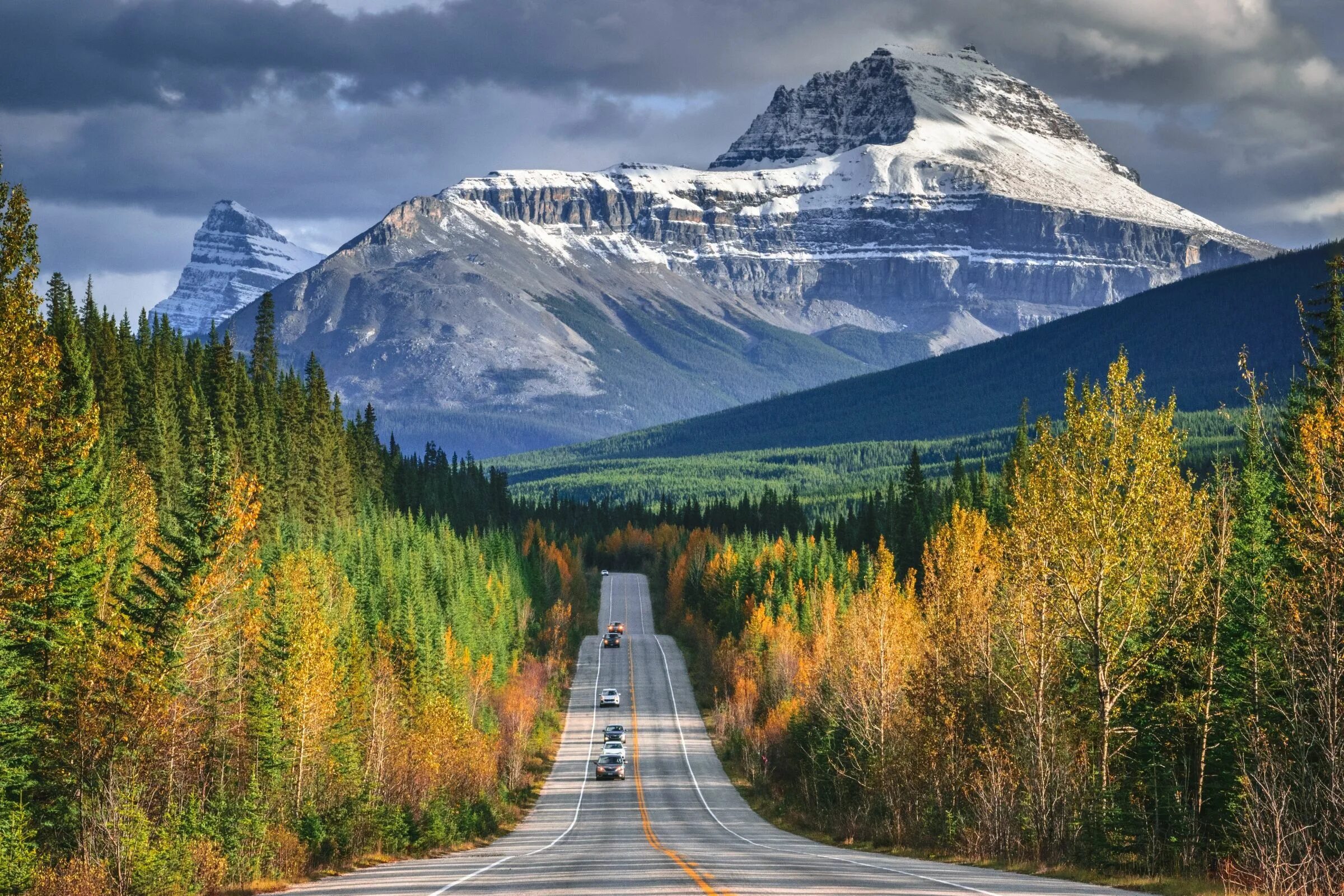 Vast country. Канадские скалистые горы Британская Колумбия. Трасса Icefields Parkway, национальный парк Банф, Канада. Горы Рокис Канада.