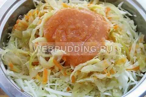 Бигус с колбасой и свежей капустой