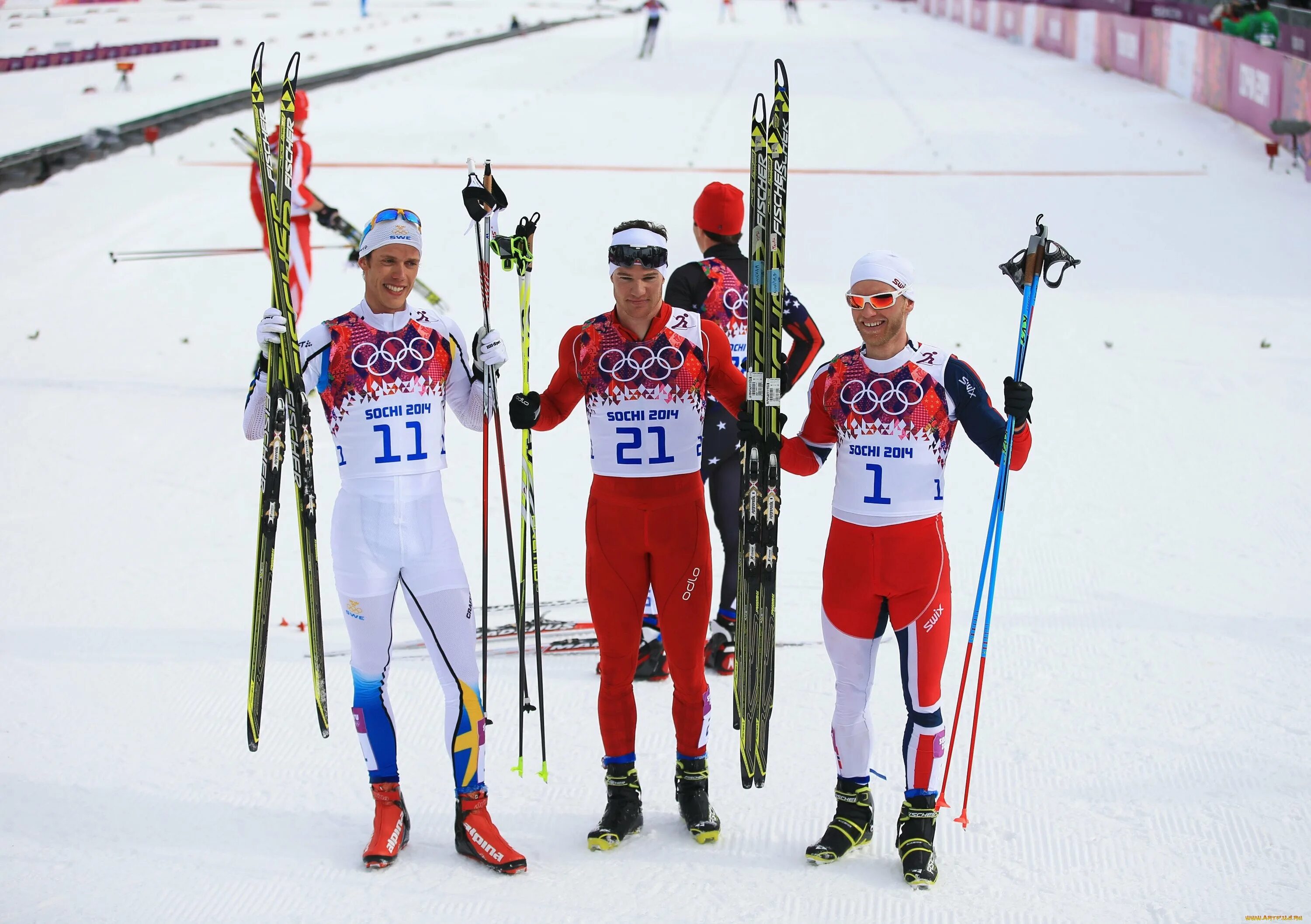 Три лыжных спортсмена. Дарио Колонья. Дарио Колонья лыжник завершил карьеру. Дарио Колонья (Швейцария). Лыжники гонщики.