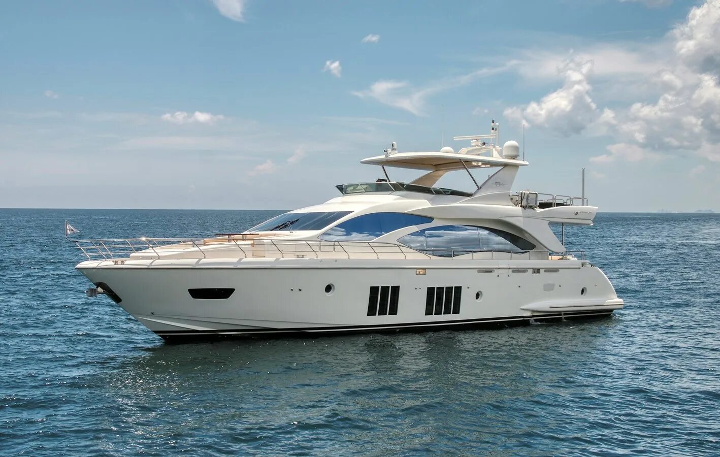 Большой 84 цены. Моторная яхта Azimut 86. Моторная яхта Azimut 86e. Яхты Люкс класса. Яхта Люкс.