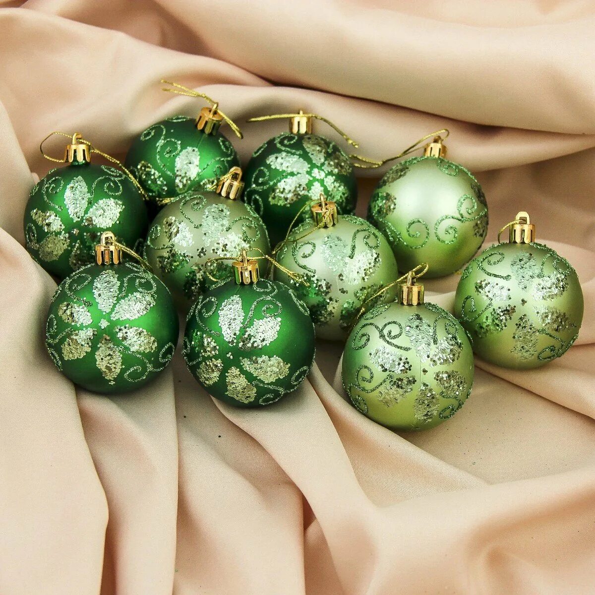 Набор шаров пластик d-5 см, 16 шт "Звёздная ночь". Зеленые елочные игрушки. Зеленые новогодние шары. Елка с зелеными шариками.
