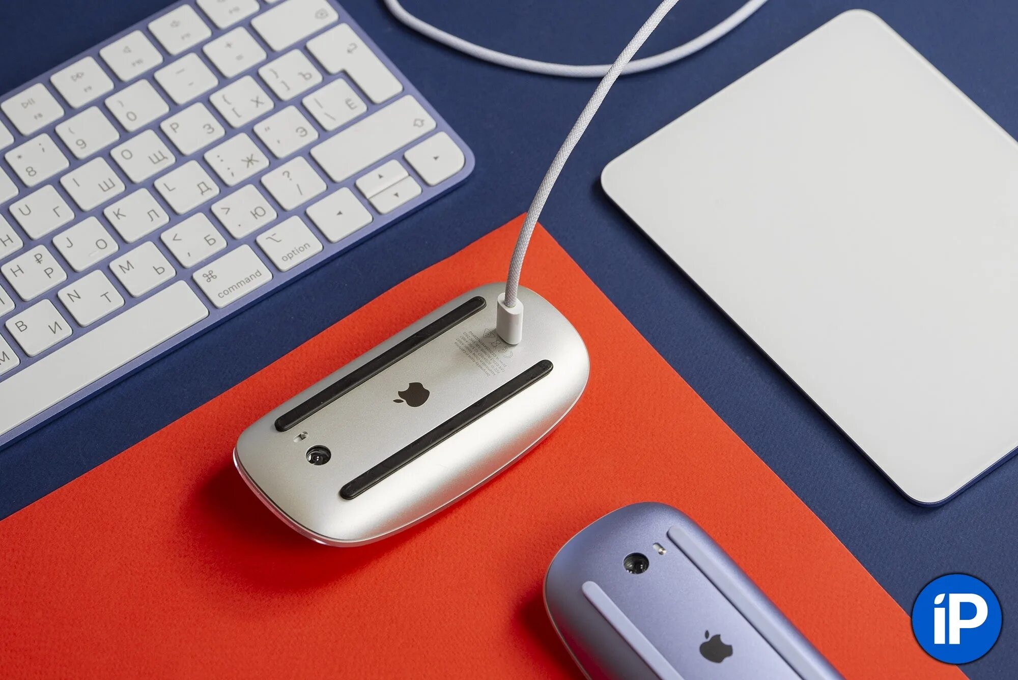 Как зарядить мышь. Magic mouse зарядка. зарядка мышки apple. magic mouse 2 заряжается. мышь от эппл зарядка.