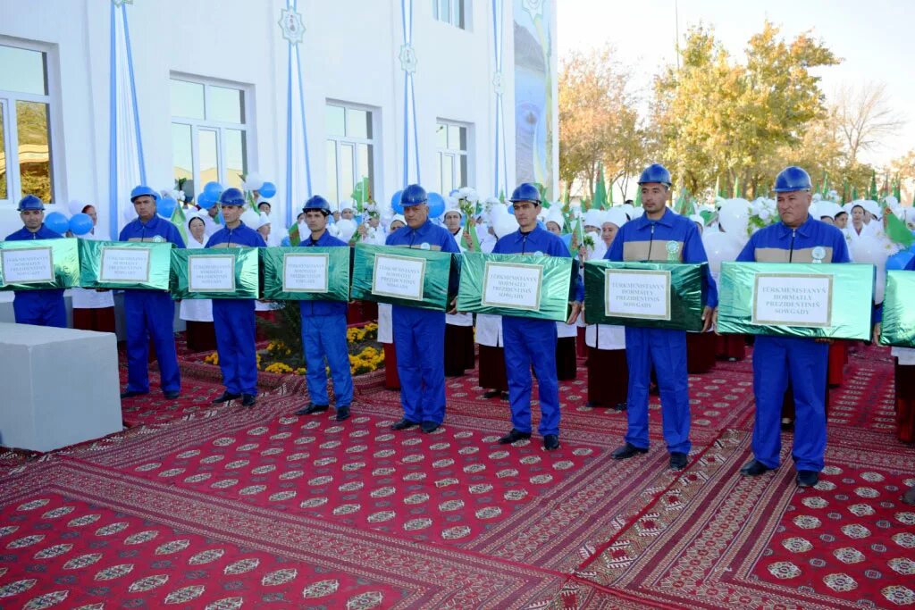 Дашогуз Гурбансолтан Эдже. Гурбансолтан Эдже этрап. Губадаг. Дашогуз Гурбансолтан Эдже 64 школа.