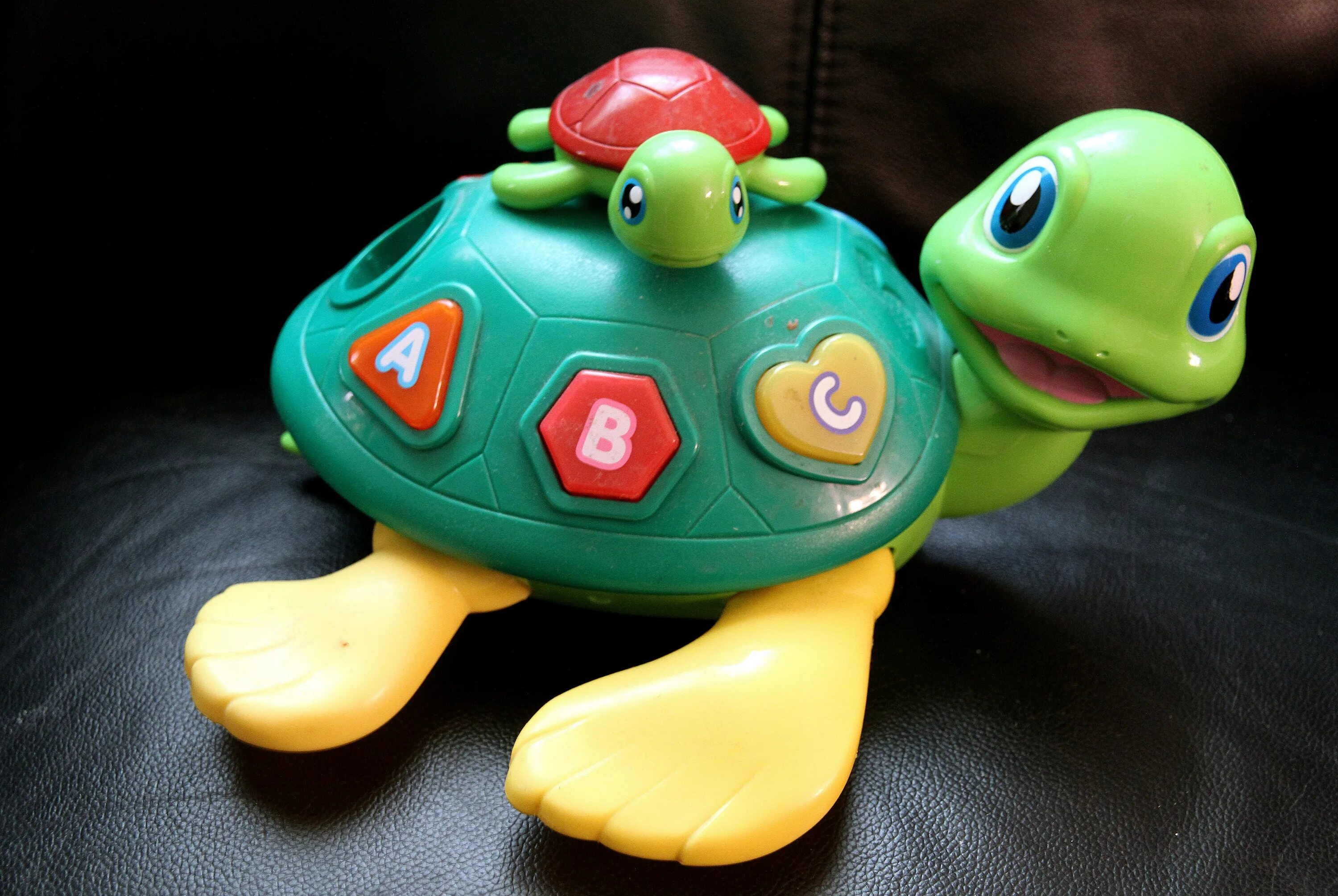 Малыш черепахи. Игрушка "черепаха". Мягкая игрушка черепаха. Черепашка пластмассовая игрушка. Маленькая черепашка игрушка.