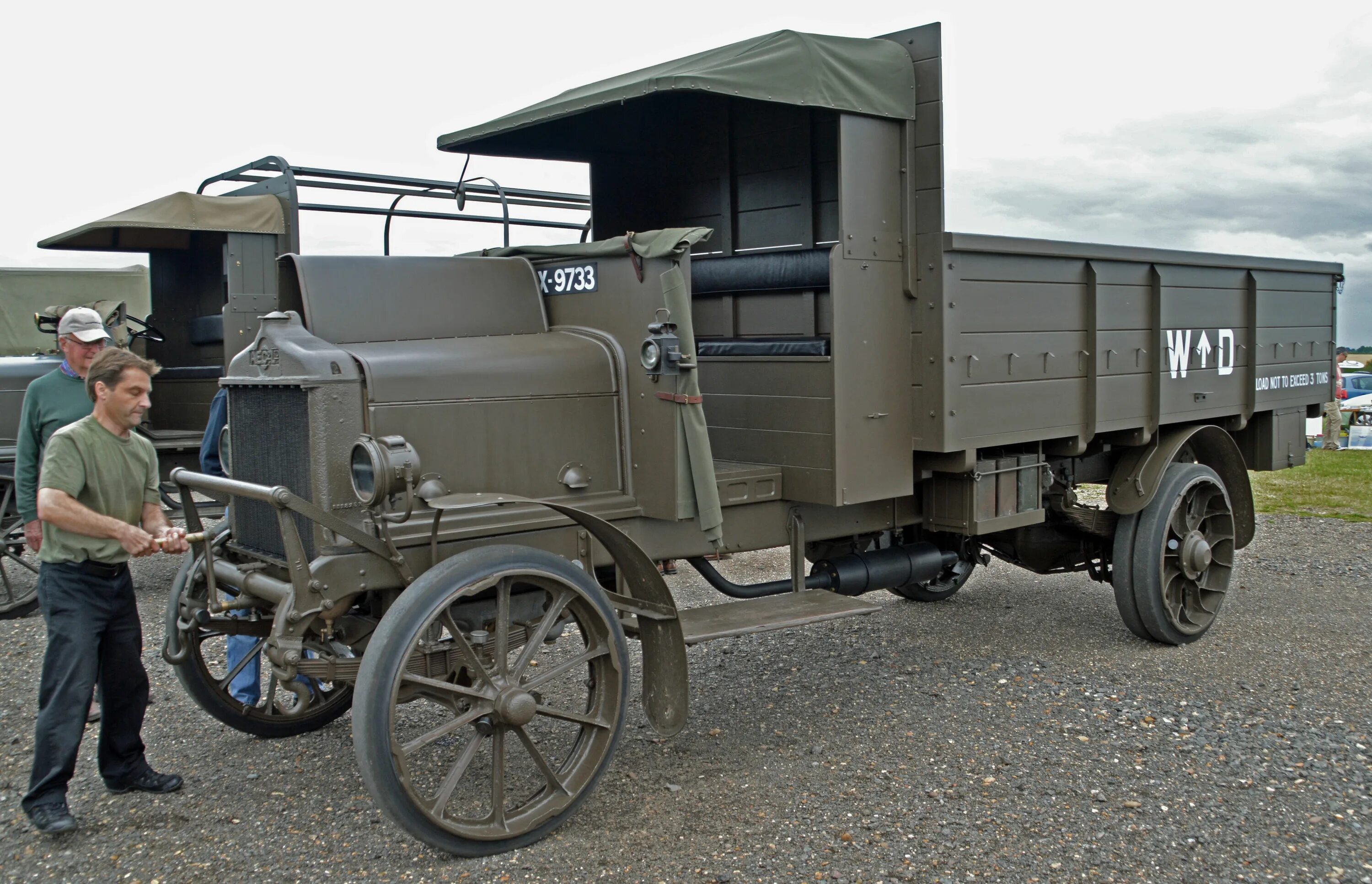 Автомобили первой мировой. ПМВ грузовик Даймлер. Грузовик Даймлер 1914 года. Грузовики первой мировой войны Германии. Немецкий грузовик первой мировой войны.