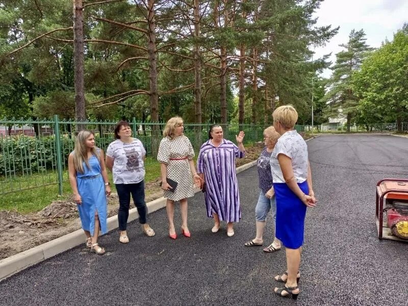 Школа чехов 2. Школа в военном городке. чехов-2 школа. школьная территория.